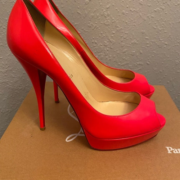 Christian Louboutin pink patent leather lady peep toe platform heels (size 42) - Picture 4 of 7